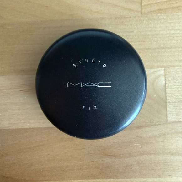 MAC Studio Fix Powder - NW15 - Picture 1 of 4